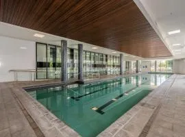 Bright 2-Bed Flat Near City Amenities