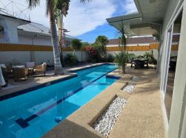 Two-Bedroom Private Villa with Spacious Pool Retreat, hotel v destinaci Panglao
