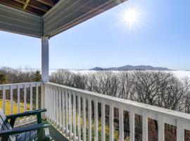 2 Mi to Beech Mtn Fully Remodeled Condo with Patio!, hotel in Beech Mountain