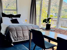 Airport Guesthouse, hotel i Queenstown