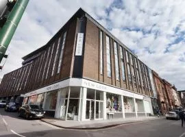 City Centre Most Central Location - New York Style 2 Double Bedrooms Apartment - most Central Location in the heart of the Nightlife - Two Bathrooms and Kitchen - Parking for Cars and High Top Vans from Five Pounds a Day