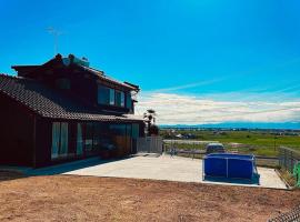 とっくりhouse, hotel con alberca en Takashima