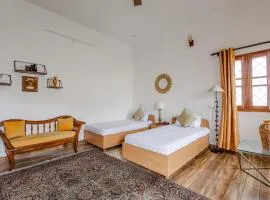 1 br Stay Enclosing the Mountains Nivriti Cottage by RoamHome