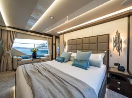 Luxusyacht Mallorca, alojamiento en un barco en Portals Nous