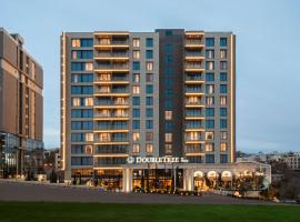 Doubletree By Hilton Amman Hotel & Residences, acomoda&ccedil;&atilde;o com cozinha em Am&atilde;