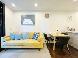 Modern 2 Bedroom Beside Skytower & Queen St in The Heart of CBD