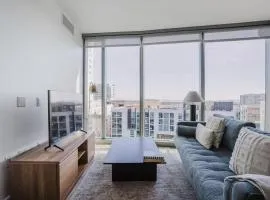 Blueground Rincon Hill pool wd nr Embarcadero SFO-1795