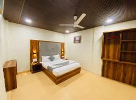 Hotel AVK with Kitchen Near Versova Beach