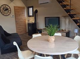 Chalet Le Nid Douillet avec jacuzzi et sauna privatifs, cabin in Ban-de-Laveline