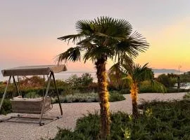 Luxury Apartment St Hedonist with Pool and Garden