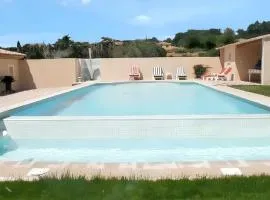 Maison confortable à Aubignan avec piscine partagée