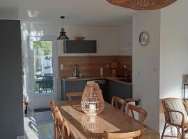 Maison proche de la plage, hotel pantai di La Br&eacute;e-les-Bains