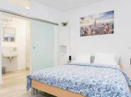 Private room #3 with Queen size, ground floor, AC, 2min to RAB