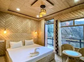 Scenic Village Stay near Kufri With Bonfire & Veg Meals-Alpine Crest Homestay Kufri