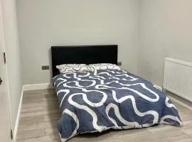 Double Room in Colindale With Shared Bathroom