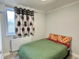 Comfy Double Room in Colindale With Shared Bathroom
