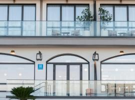 Hiru Uhinak, hotel v destinaci Deba