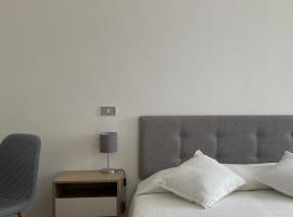 En-suite Triple Room-Giardino A Mare, hotel v destinaci Donnalucata