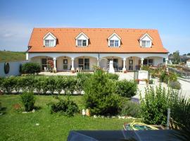 Appartementhaus Martina, villa in Mörbisch am See