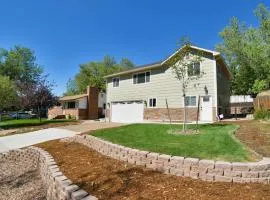 Crestview Place Family Home 2 Mins to UCCS Patio and BBQ