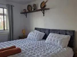 Amani 2-Bed Bungalow - Sleeps 4 - Pet Friendly