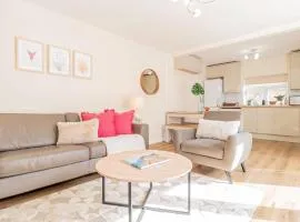 Modern 3-Bedroom 2-Bathroom Flat with Garden at Hanwell