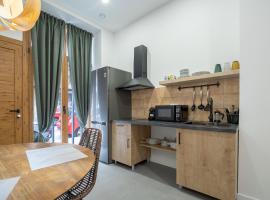 ESC - Loft Valencia Cómodos y espaciosos estudios cercanos a estación Joaquín Sorolla, hotel in Valencia