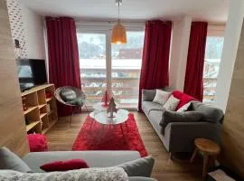 Rouge Canneberge -8 personnes- 84m2 Vue dégagée Sétaz