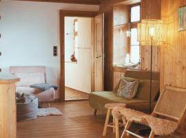 Alpen Lounge Leitzachtal - große urige Wohnung mit Dachterasse und Bergblick, hotel in Fischbachau
