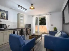 Flat 5 Willow Brook, Private Parking, WiFi, Garden View