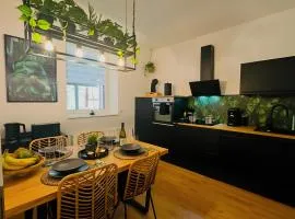 Apartment Jungle Escape