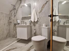 Hotel Color, Hotel in Warna