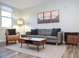 Luxury apartment with gym, steps from commuter rail #4011