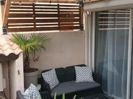 Pavillon 4/6 pers. 30 m² Gruissan Les Ayguades、グリュイッサンのコテージ
