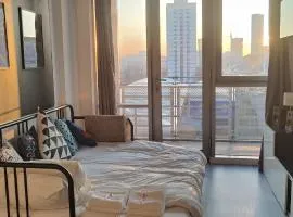 GioGio - Comfortable Stratford Flat with Stunning Views