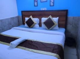 Hotel Moon Chanakyapuri Satya Niketan- Couple Friendly, hotel in New Delhi