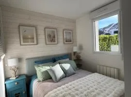 Perle des Sables Blancs, appartement entier à 100m de la plage avec parking privé