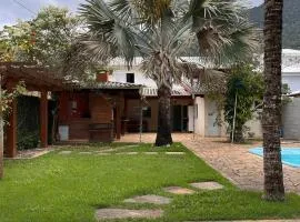 Refúgio a poucos passos da Praia de Guaecá