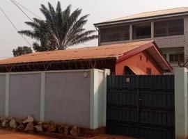 R&eacute;sidence Agn&egrave;s et Victor (RAV), hotel con estacionamiento en Bangui