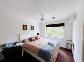Room2 Nearby Sunnybank Hills Shopping Town