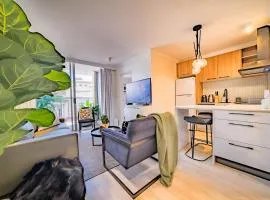 Bright 1BR with On-Site Gym I Sauna I Pool and Parking