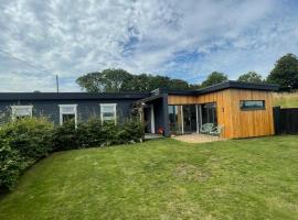 Ocean Breeze, villa in Cork