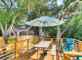 5 Mi to Dtwn Bright Home with Yard in Pensacola!