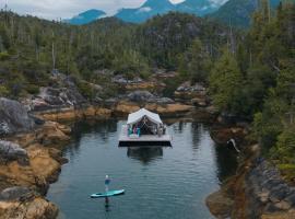 Lux Remote Glamping Hideaway, Hotel in Ucluelet