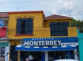 Bonita casa grande en la mejor ubicación de cunduacan, hotel en Cunduacán