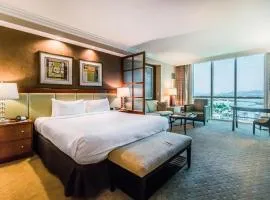 Stunning MGM Studio Strip View 16611