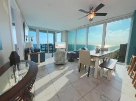 Island Tower 25th Floor Corner Condo - Amazing Views!
