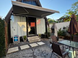 Barra do Una Chalé, hotel in São Sebastião