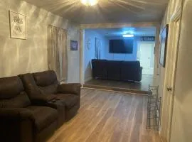 Spacious 3 Bedroom , 1 Bath House Pet friendly