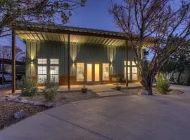 Serene Guadalupe River Getaway-River Access!